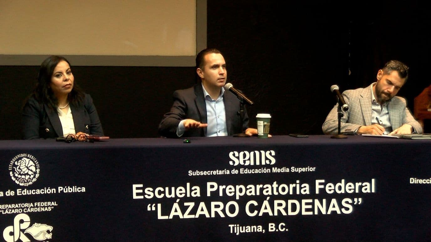 Alumnos Protestan por Falta de Seguridad en Preparatoria Lazaro Cardenas en Tijuana
