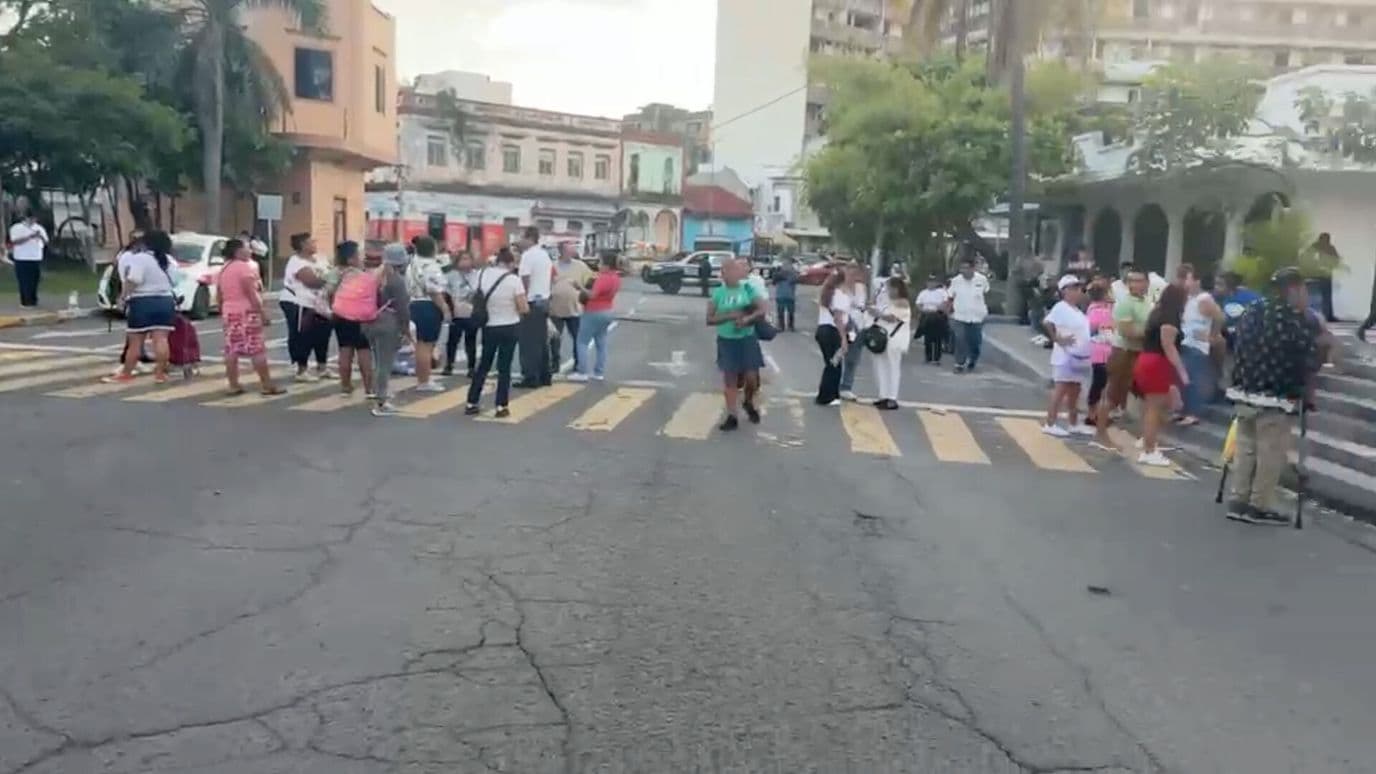Mujeres Trabajadoras Bloquean Calles de Veracruz Exigen una Reubicación Justa