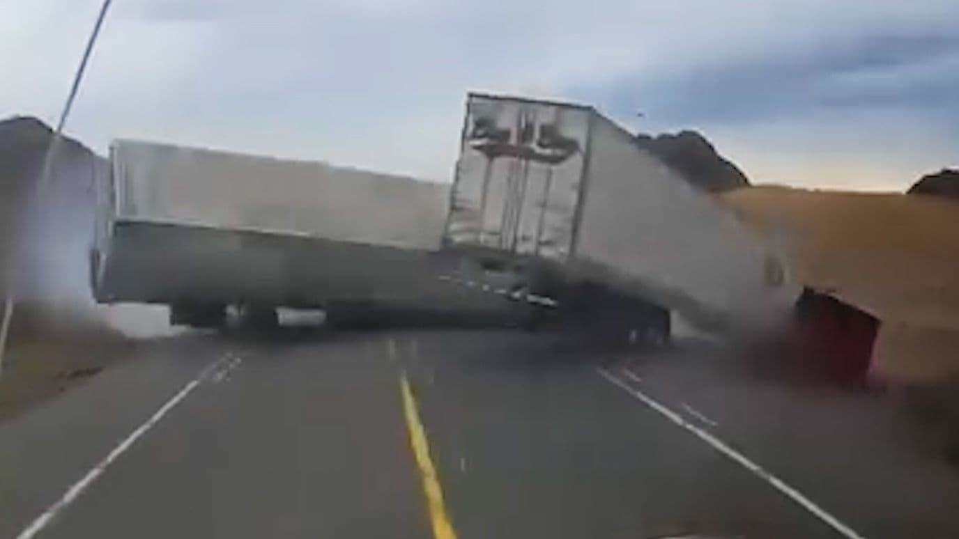 Chocan Tres Tráileres en Carretera Sonoyta-San Luis Río Colorado, Sonora