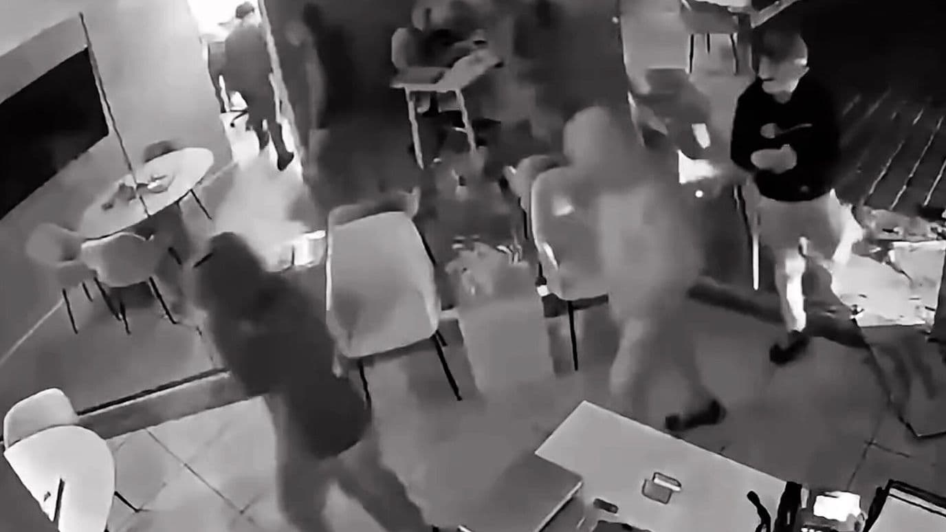 Sujetos Enmascarados Irrumpen con Hacha y Roban Notaría Pública en Monterrey