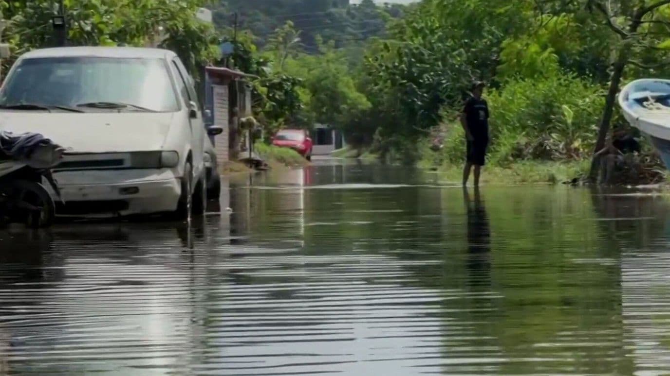 Huracán Simon: Familias se Niegan a Dejar sus Casas por Miedo a Delincuencia