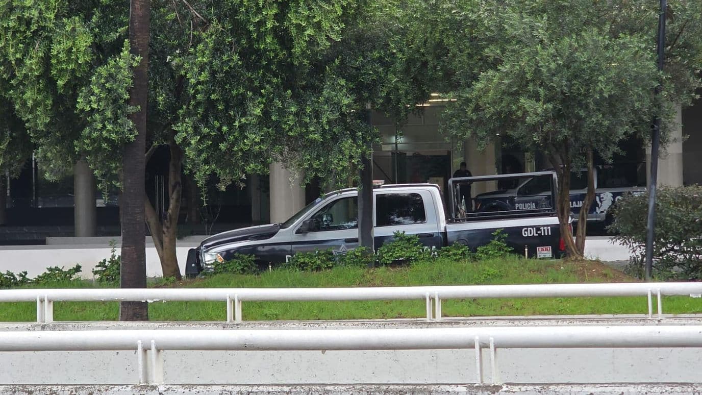 Roban Cajero de la CFE en Plaza Comercial de Avenida Acueducto