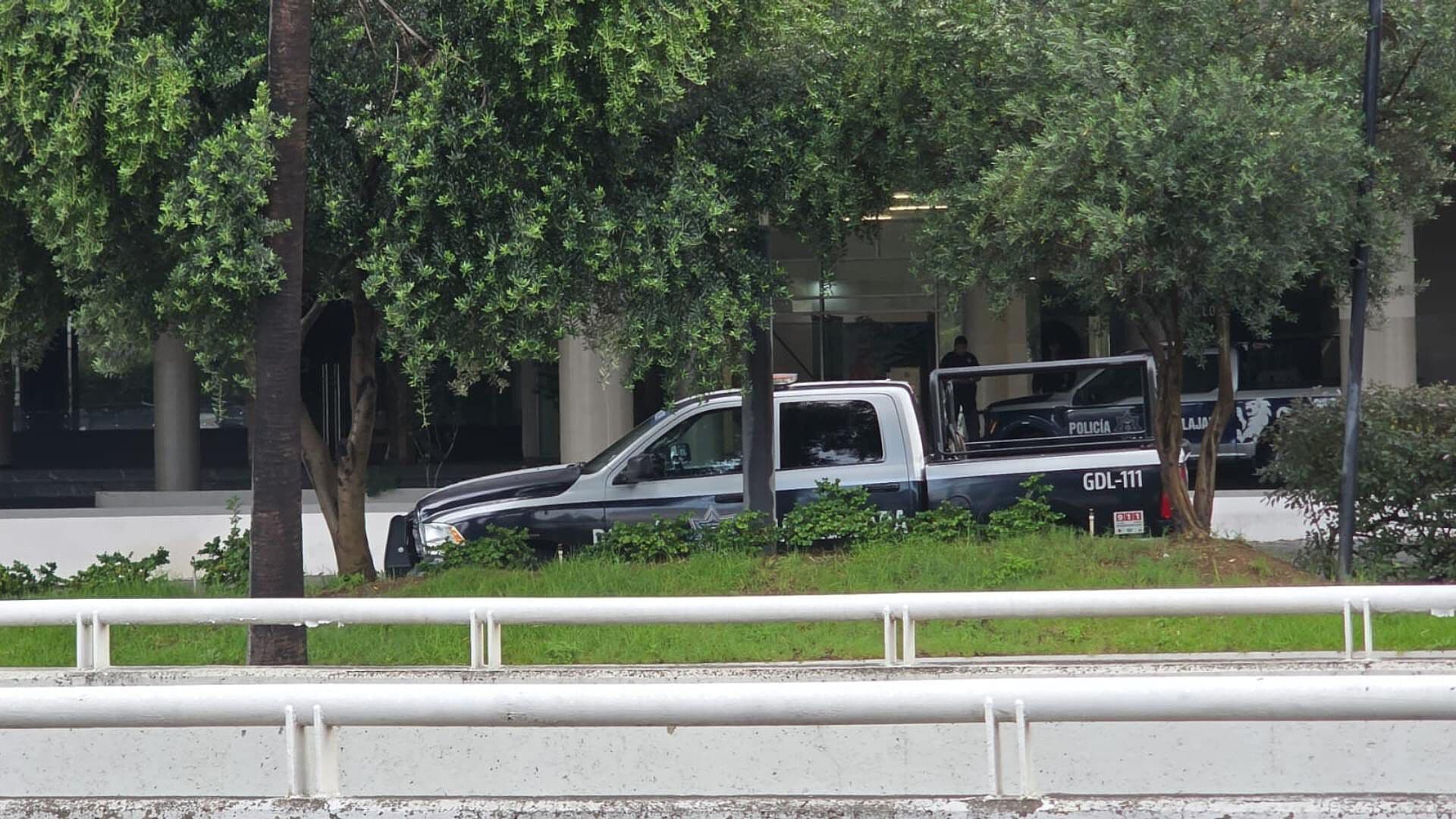 Roban Cajero de la CFE en Plaza Comercial de Avenida Acueducto