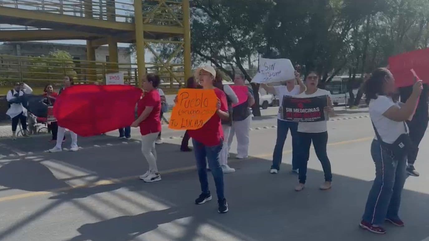 Trabajadores del IMSS se Manifiestan en Carretera Nacional en Linares, Nuevo León