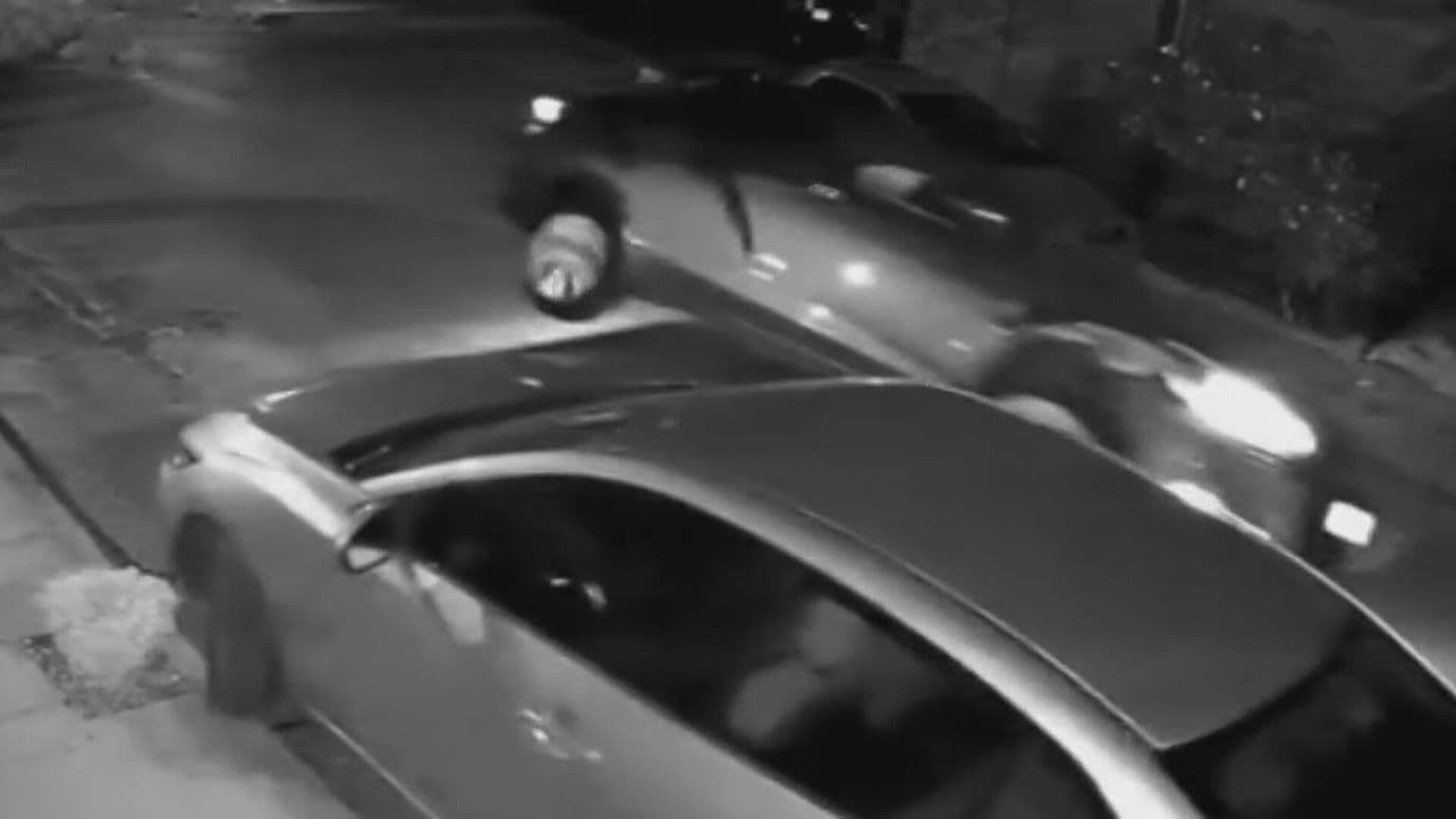 Choca Carro Estacionado y Huye; Buscan Al Responsable en Guadalupe