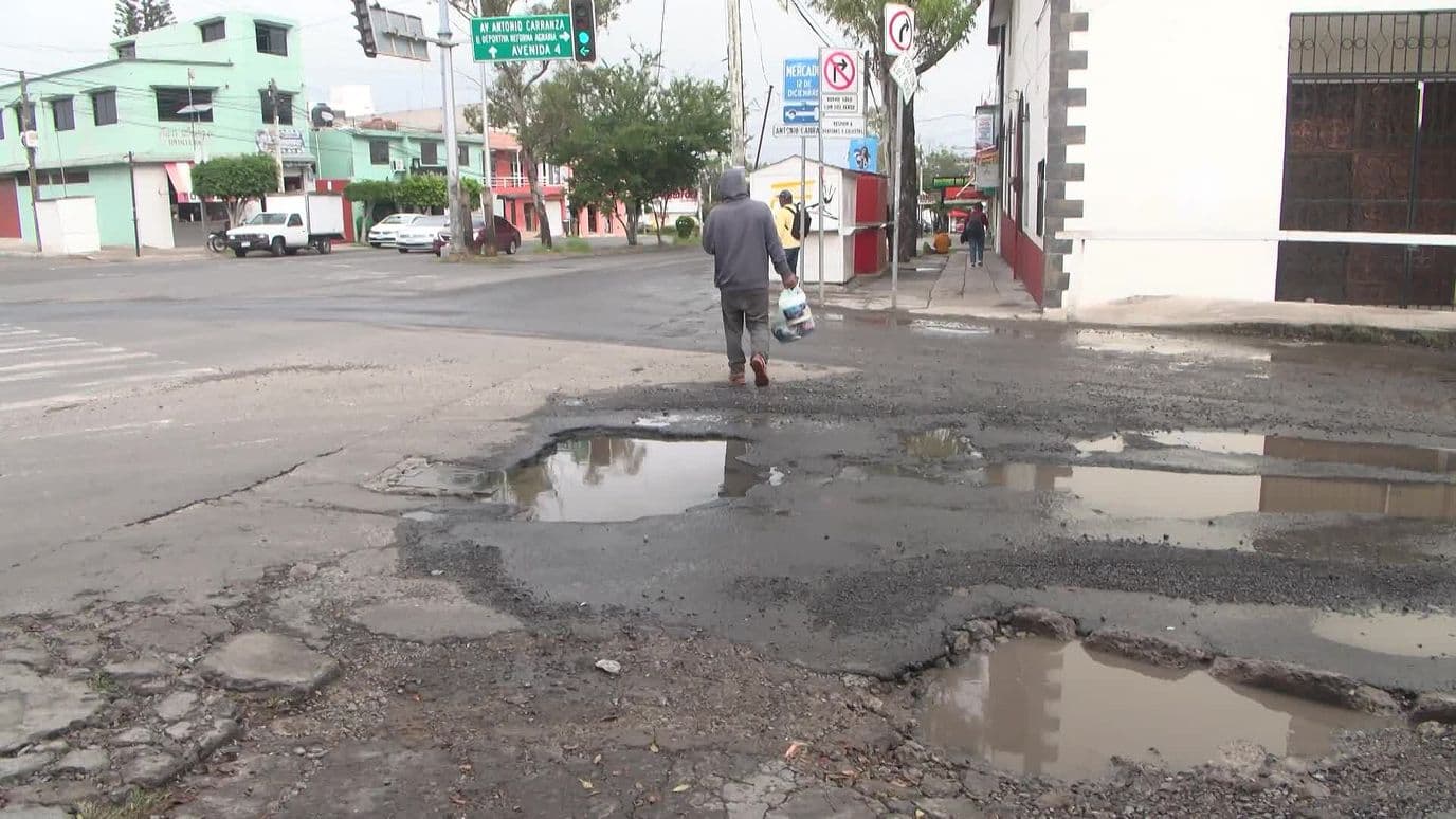 Reportan Bache Junto a Tapa de Registro de la CEA en Querétaro
