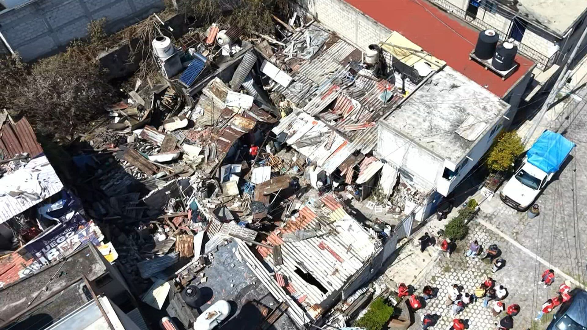 Dron de N+ Capta Casa Destrozada por la Explosión de Gasera en Coacalco