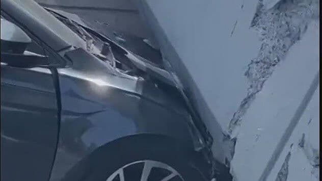 Cae Puente Peatonal Sobre Vehículo en Monterrey