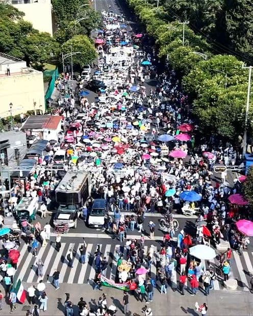 Desde el Aire: Cientos de Trabajadores del IMSS se Congregan para la Mega Marcha de Hoy