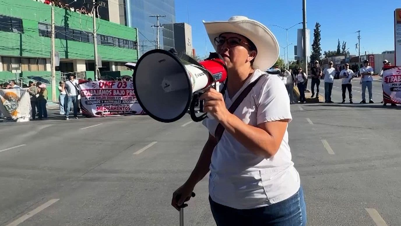 Personal del IMSS Bloquean Vialidades y Mantienen Plantón en Saltillo, Coahuila