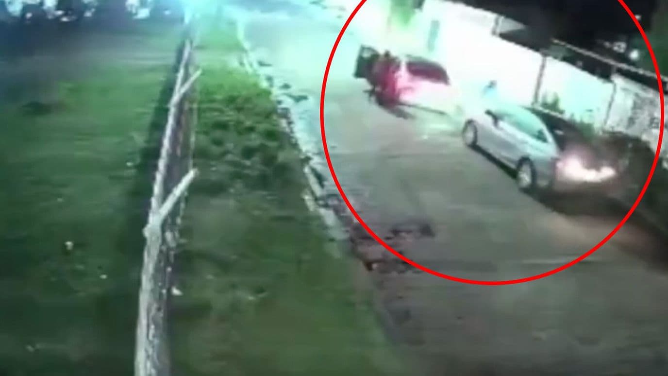 Video Intento Asalto Conductor Automóvil Escapa Reversa Tecamachalco Puebla