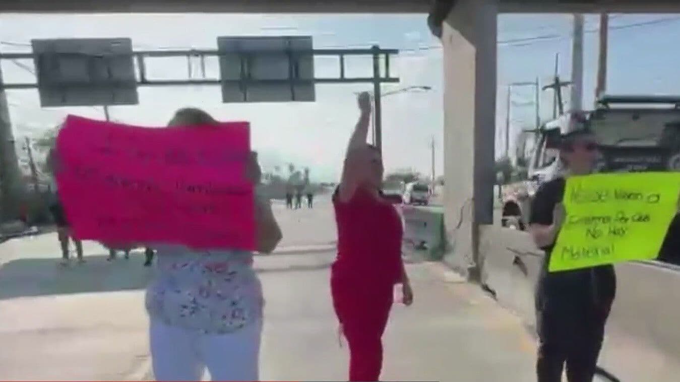 Bloquean Trabajadores de Clínica 7 Vialidad en San Pedro