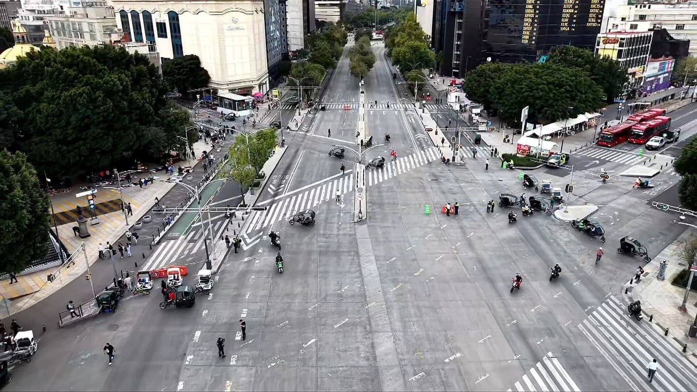 Desde el Aire: Bloqueo Total de Ciclotaxis en Reforma e Hidalgo Afecta al Metrobús, en CDMX