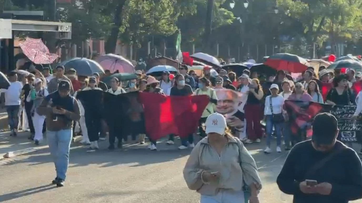 Trabajadores del IMSS Marchan en Querétaro para Exigir Mejores Condiciones Laborales