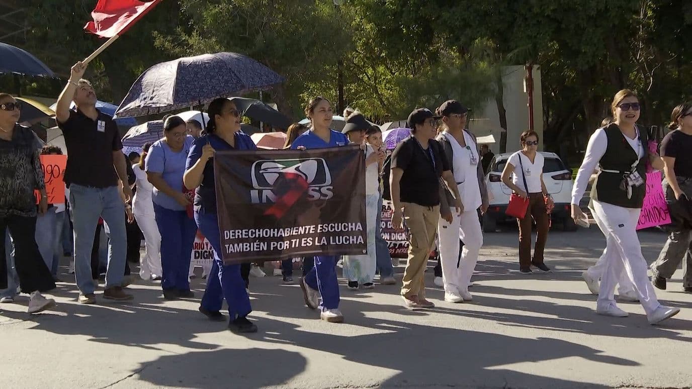 Empleados del IMSS Marchan para Pedir Mejoras Laborales en Lerdo, Durango