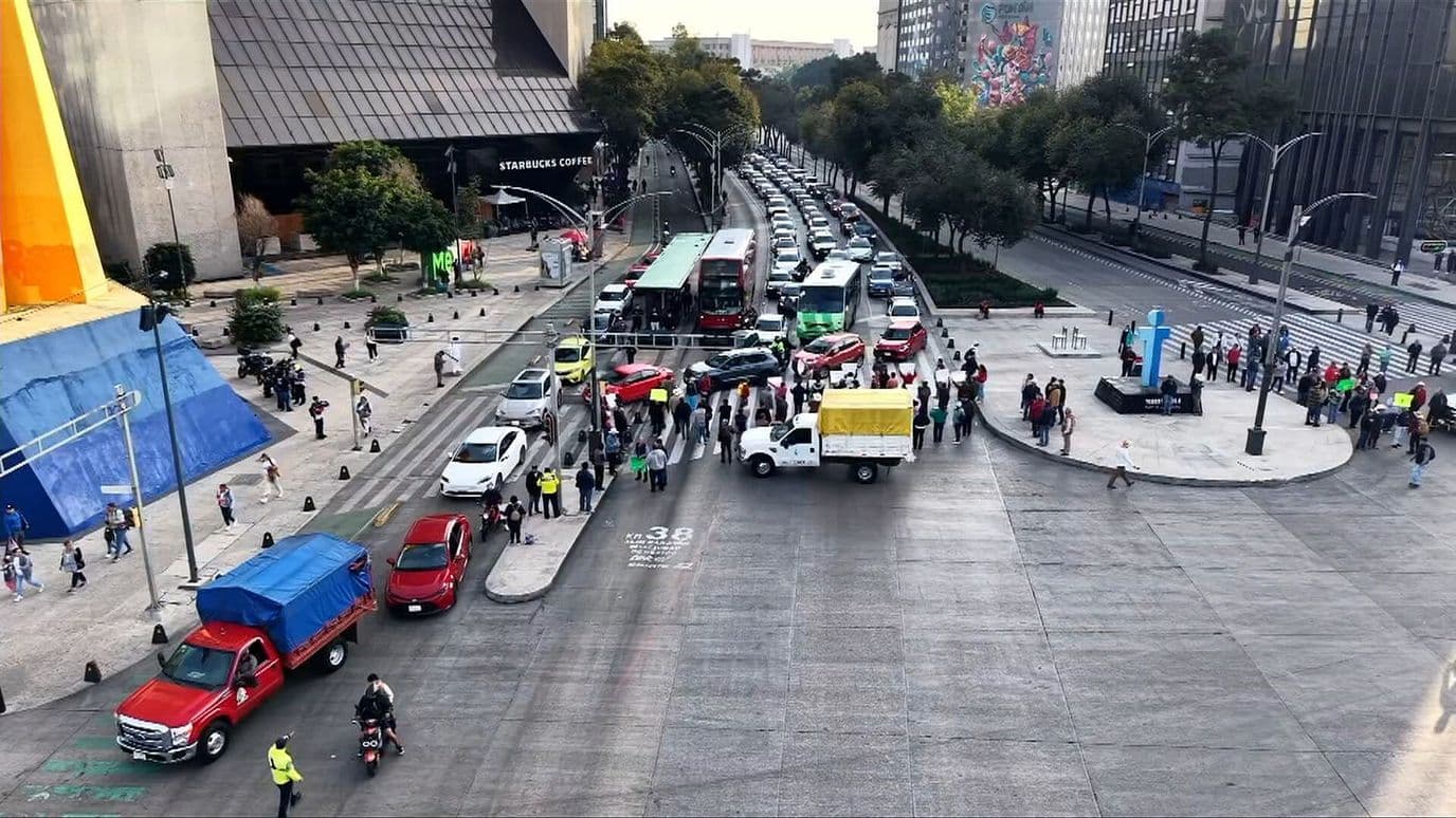 Ejidatarios Bloquean Paseo de la Reforma: Hay Caos Vial