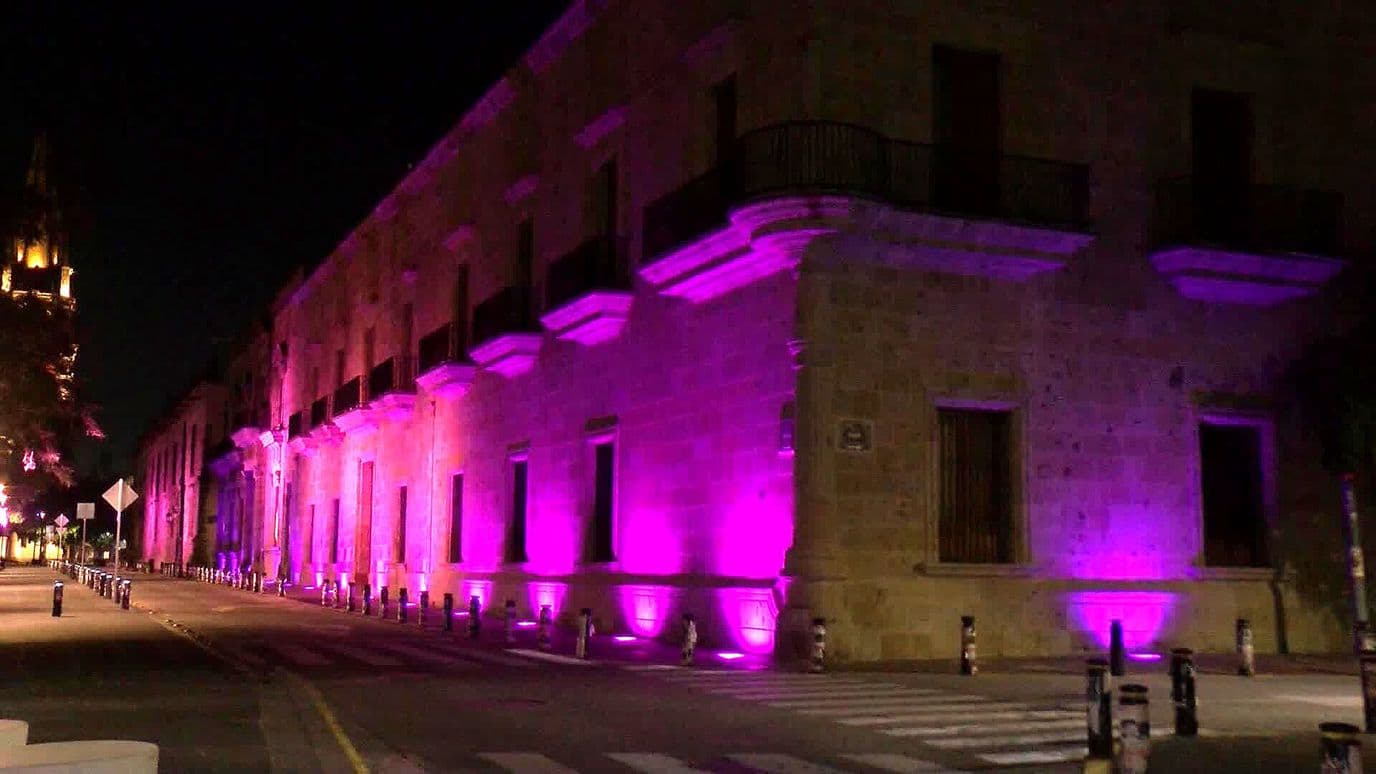 Guadalajara Se Tiñe de Rosa por la Lucha Contra el Cáncer de Mama