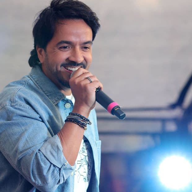Luis Fonsi Coloca Dos Canciones entre las 10 Mejores de los Billboard