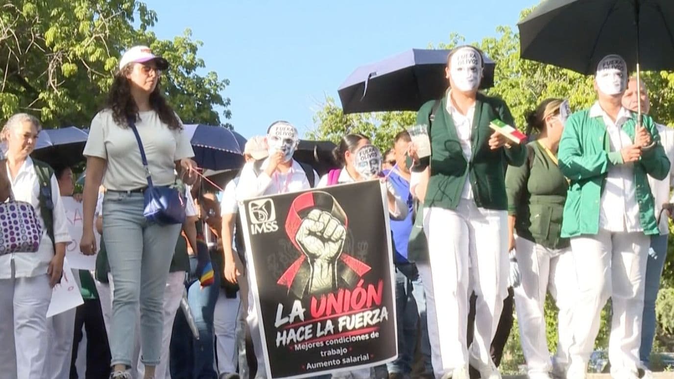 Trabajadores del IMSS Marcharon por Mejores Condiciones y Aumento Salarial en Hermosillo