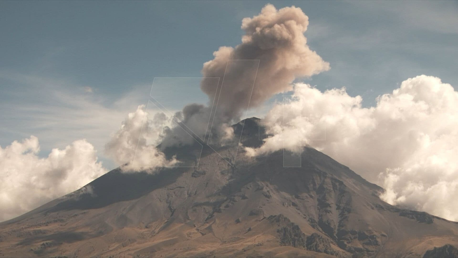 Video | N+ Capta Fumarola del Volcán Popocatépetl en Vivo