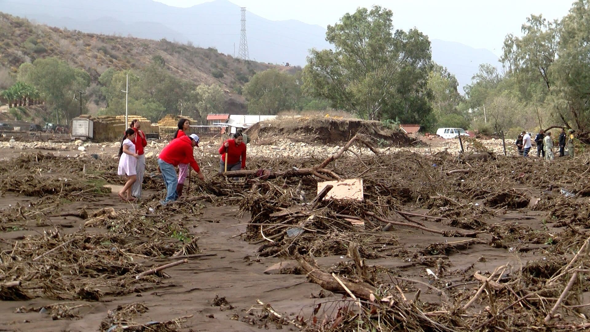 Aplican Plan de Emergencia para Reparar Socavones y Limpiar Vialidades en Ensenada