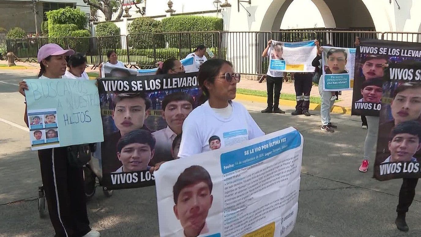 Familiares se Manifiestan en Casa Jalisco por Desaparición de 4 Jóvenes en Zapopan