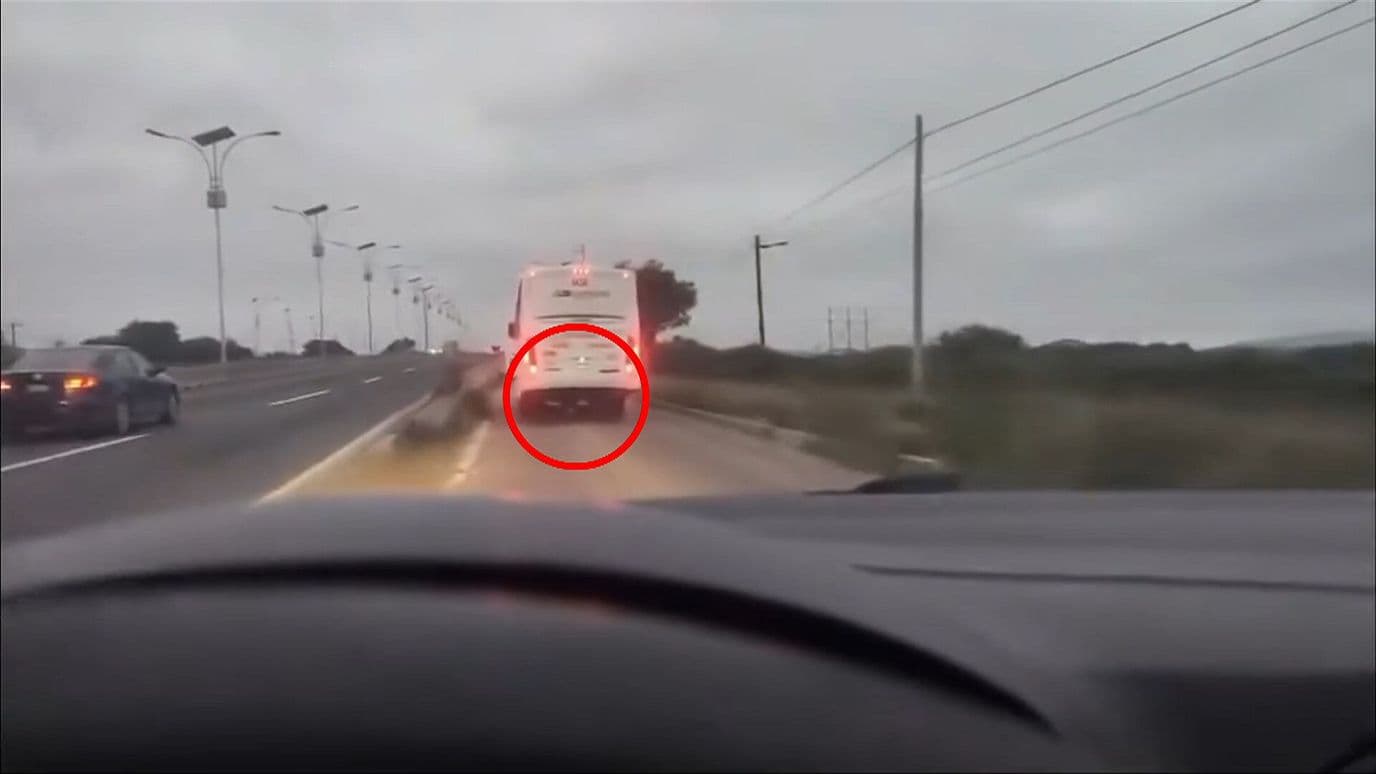 Alumno se Va de Pinta y Viaja 30 Km Escondido Debajo de un Camión en Querétaro