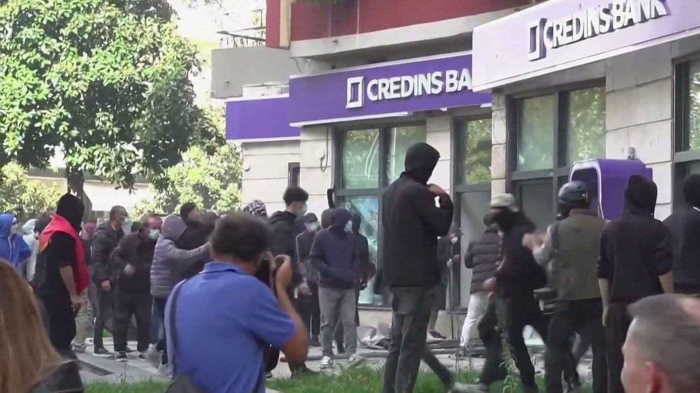 Disturbios y Enfrentamientos en Albania Deja 35 Detenidos