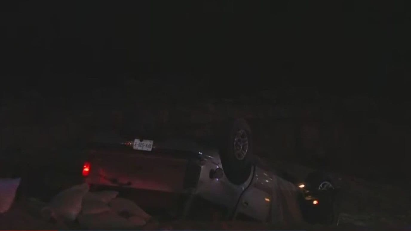 Deja Una Mujer Muerta y Dos Heridos Volcadura en Av. Lázaro Cárdenas en San Pedro