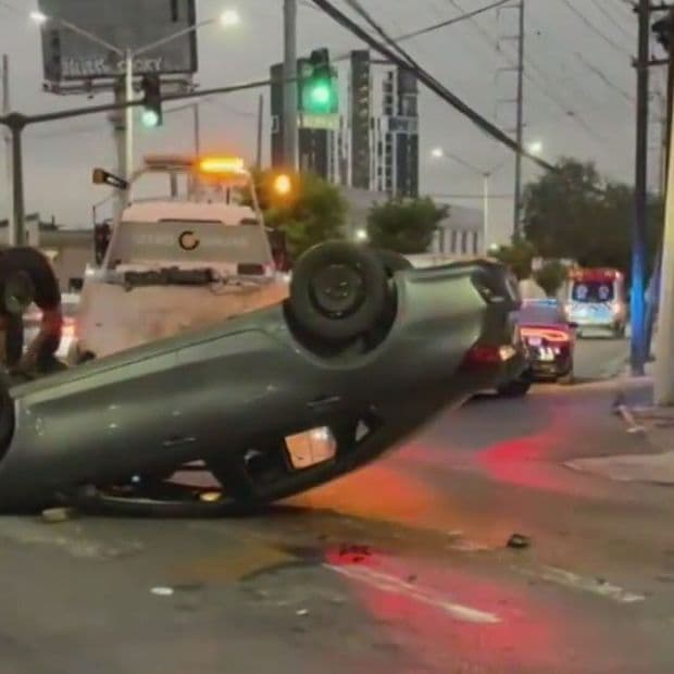 Deja Un Lesionado Volcadura de Carro en Av. Simón Bolívar y Pablo González