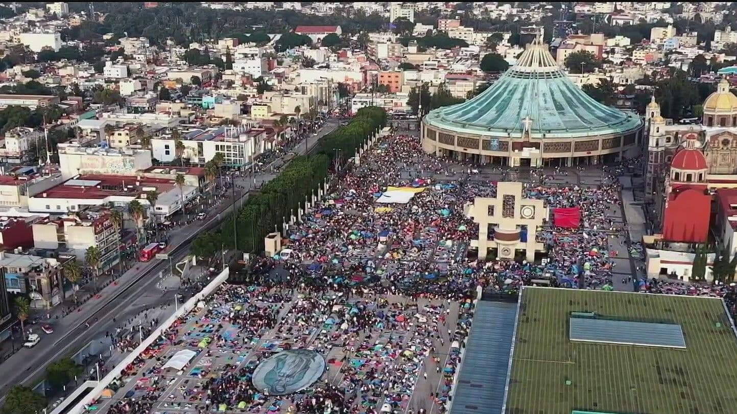 Así Se ve Desde el Aire Peregrinación que Reúne a Miles de Fieles en la Basílica de Guadalupe