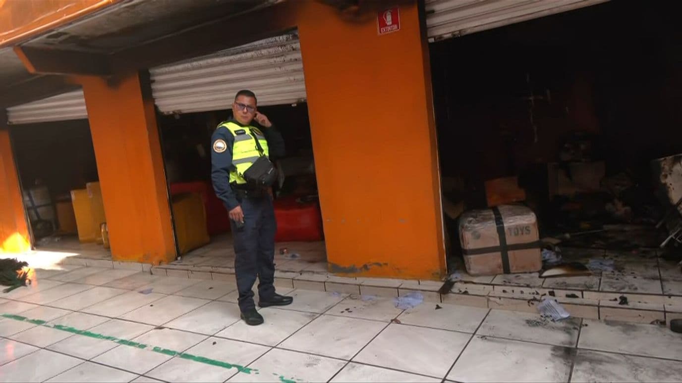 Incendio Consume Local en la Colonia Centro de CDMX
