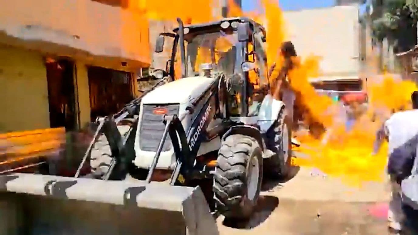 Lanzan Combustible en Llamas Durante Operativo de Desalojo en Huancayo, Perú