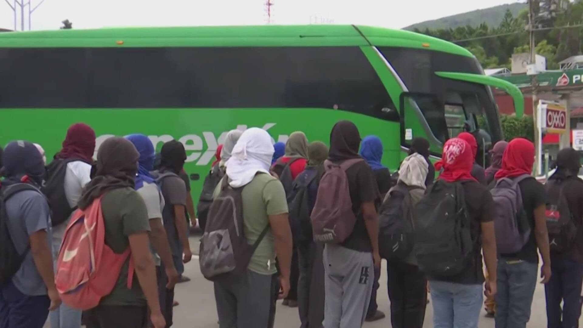 Normalistas Bloquean el Parador del Marqués