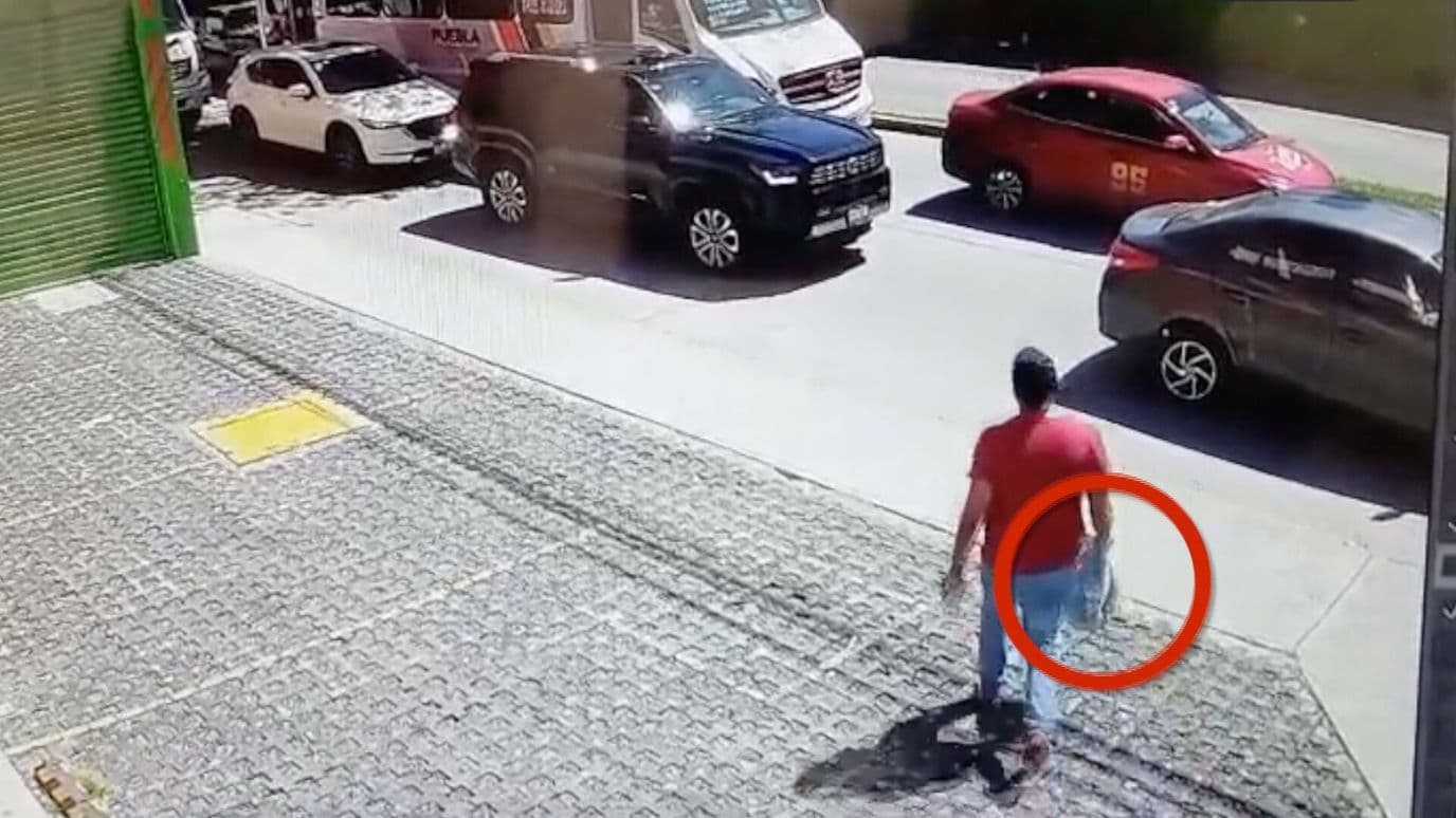 Video Ladrón Robo Mochila Estudiante Negocio Circuito Juan Pablo II San Baltazar Campeche Puebla