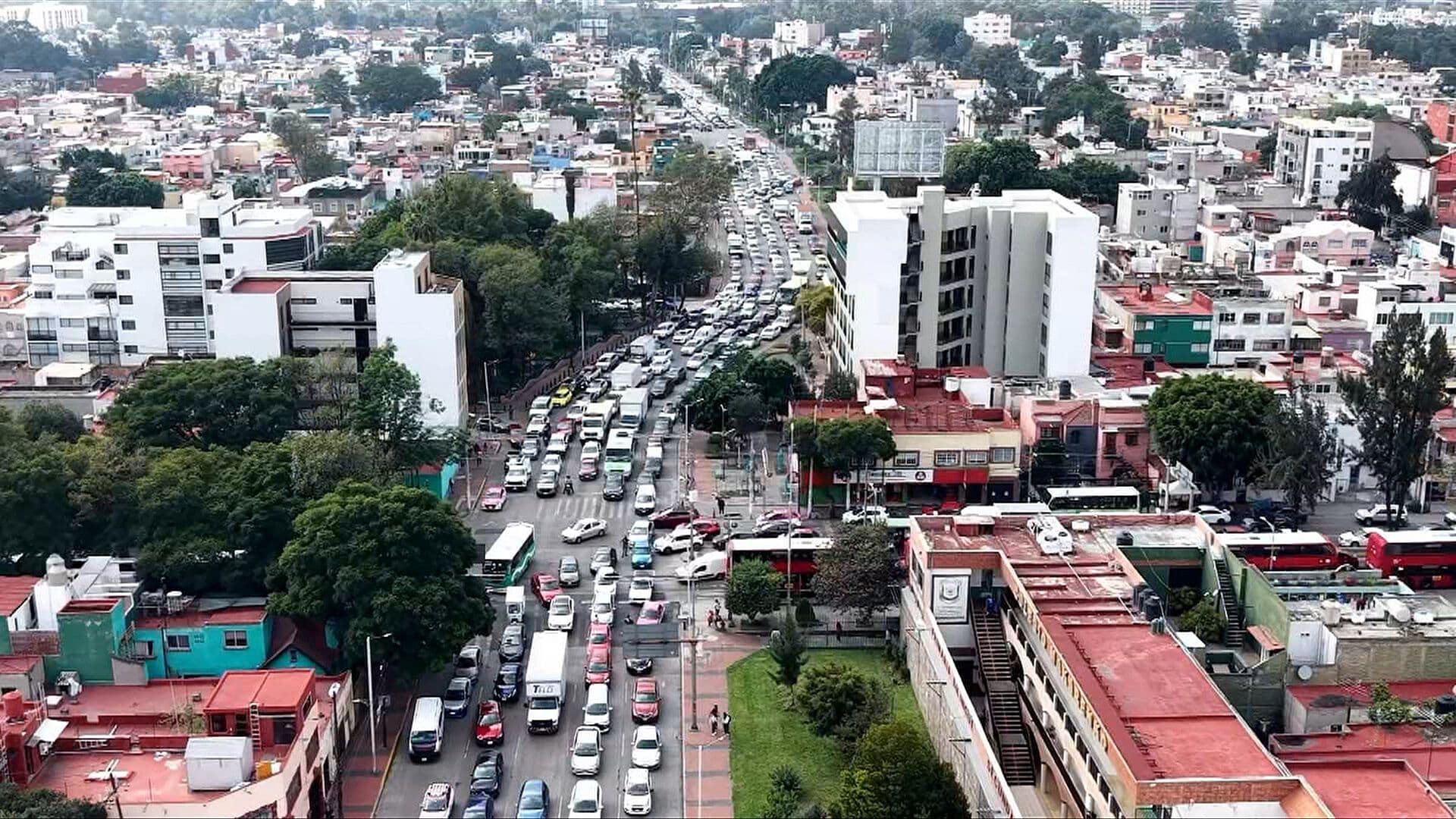 Calzada de Gudalupe Desde el Aire: Peregrinación Provoca Caos Vial Cerca de la Basílica