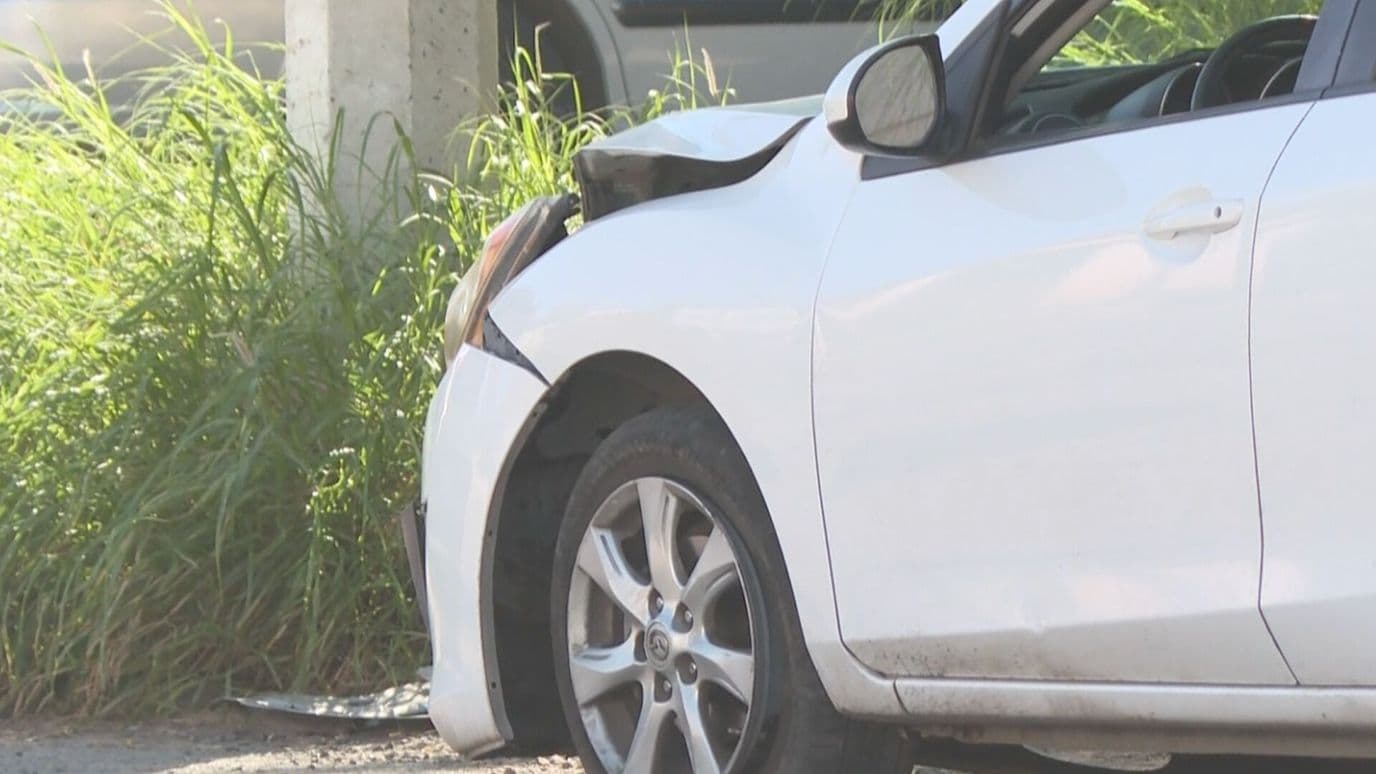 Mujer Resulta Lesionada tras Choque de Dos Vehículos en Hermosillo