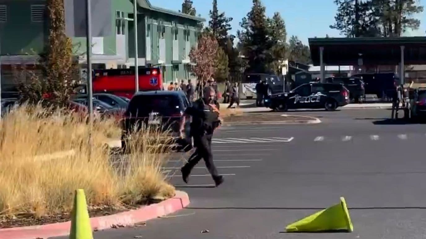 Tiroteo en Escuela Primaria de Oregón Deja Cinco Muertos; Agresor Fue Abatido