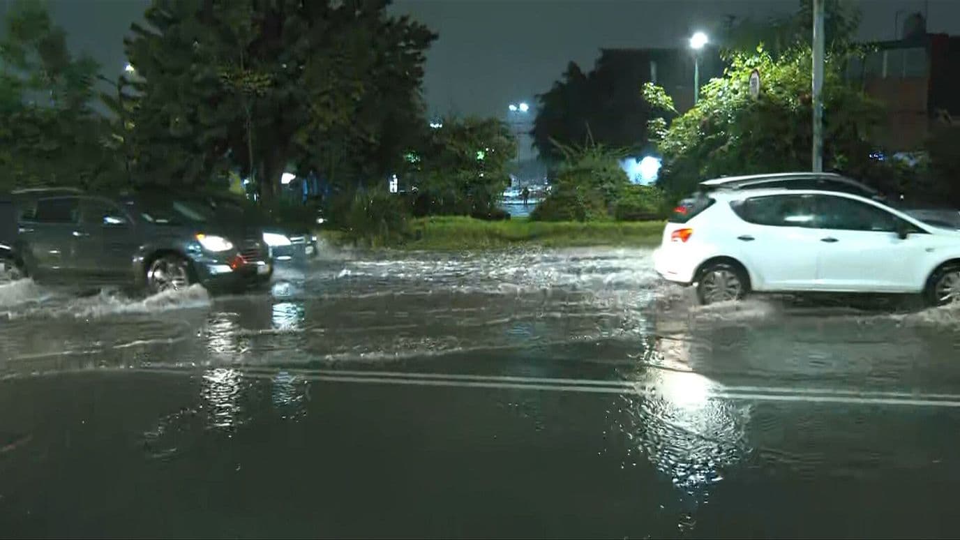 Encharcamientos de Consideración Complican el Tránsito en Avenida Alta Tensión, en CDMX
