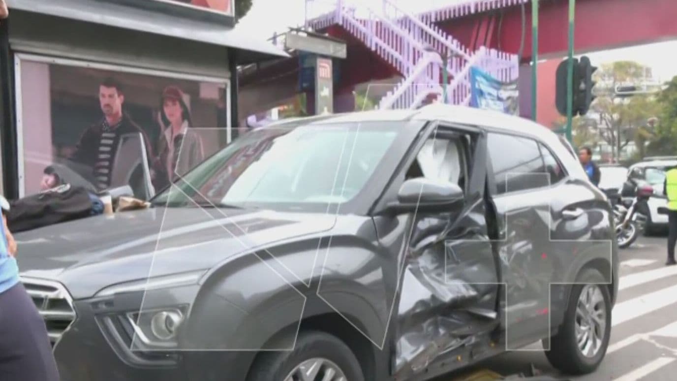 Conductor Arolla a un Padre y su Hijo en la Benito Juárez