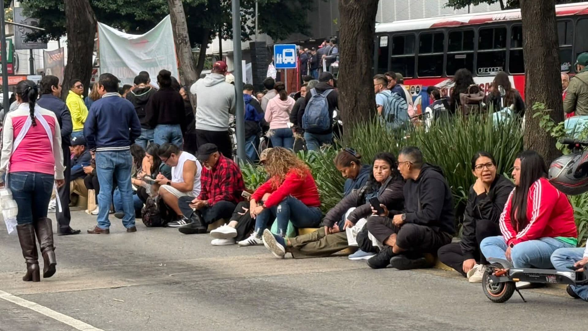 Bloqueo de Trabajadores de STUNAM Paraliza el Servicio del Metrobús en Insurgentes Sur