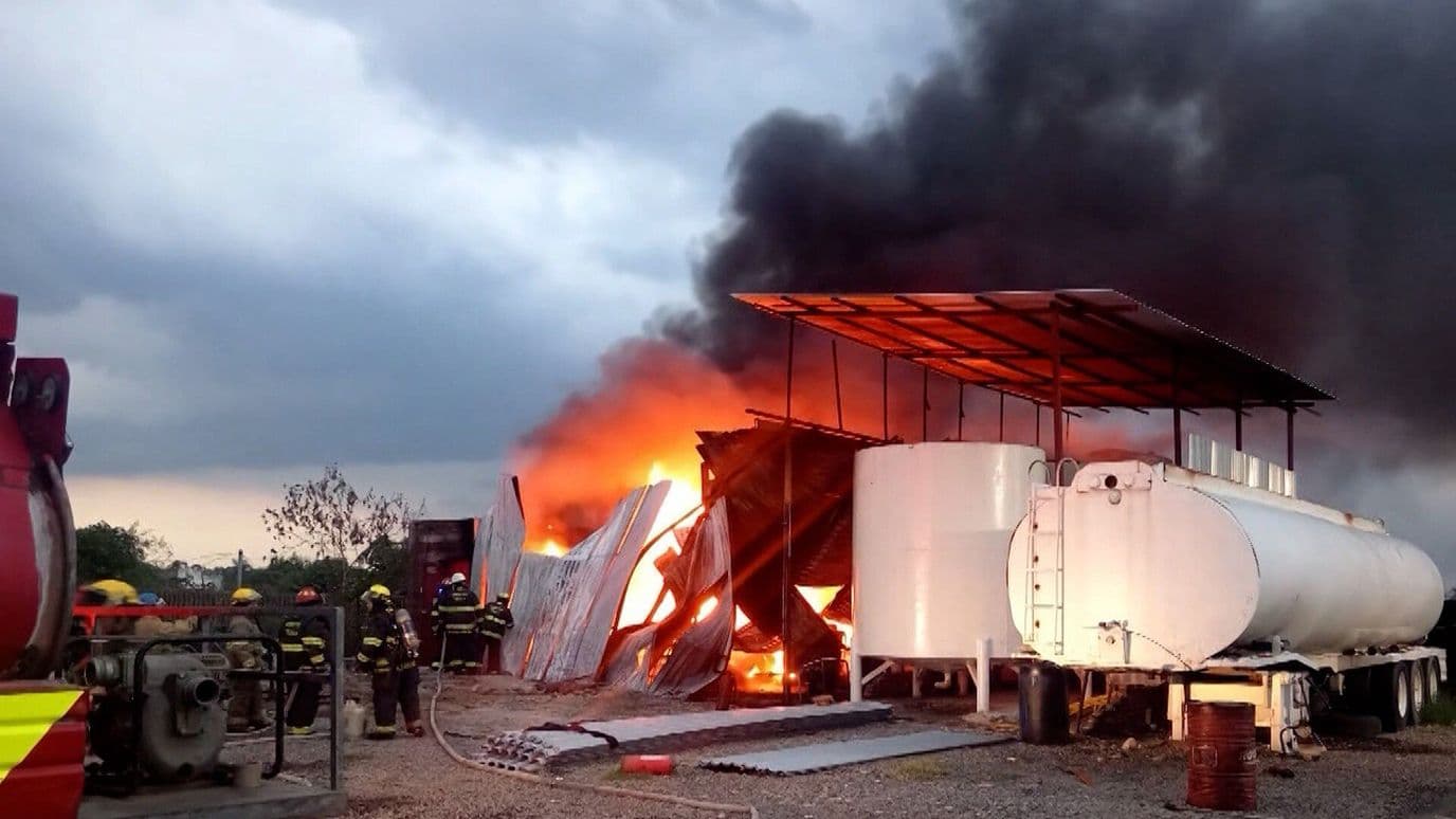 Incendio Deja Afectaciones en una Aceitera de Tonalá; Así Ocurrió