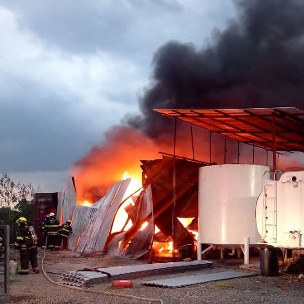 Incendio Deja Afectaciones en una Aceitera de Tonalá; Así Ocurrió