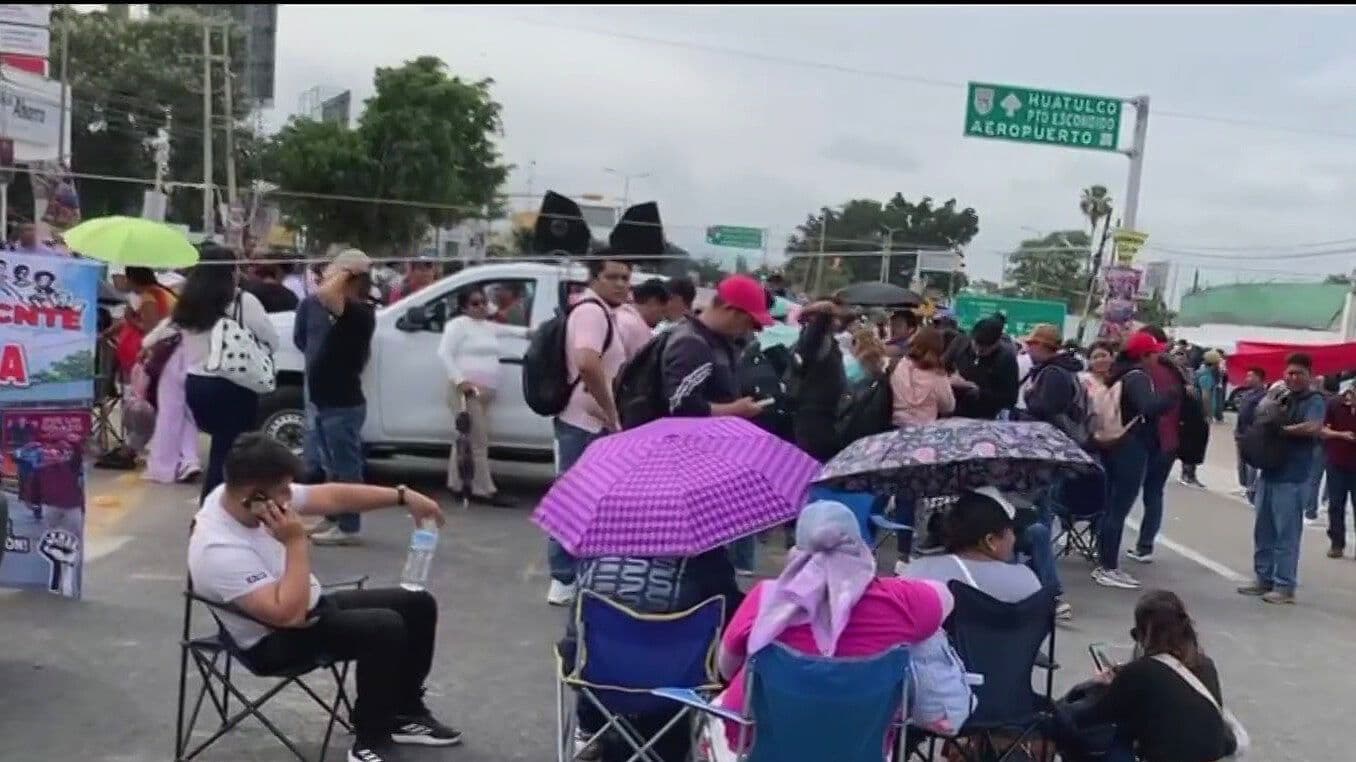Integrantes de la Sección 22 de la CNTE Bloquean Varios Puntos de Oaxaca