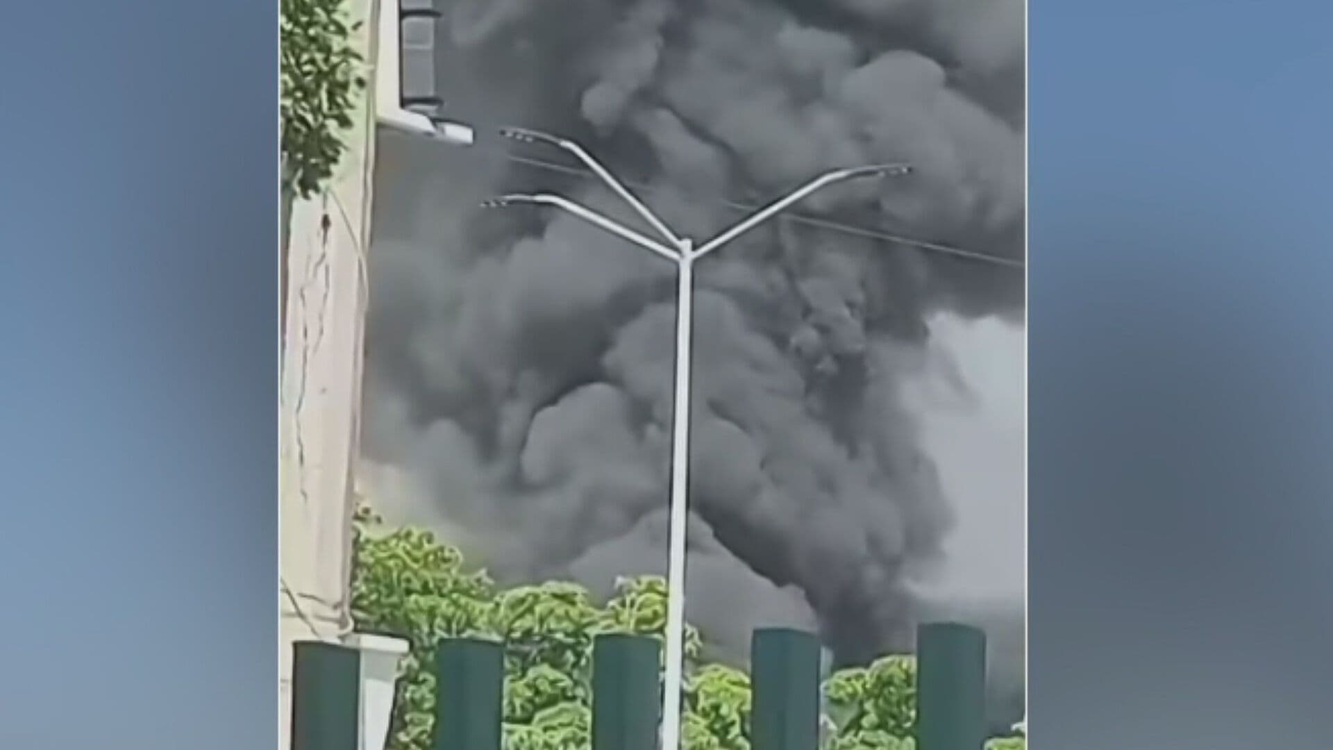 Incendio en Los Mochis: Videos Captan Bodega Consumida por las Llamas