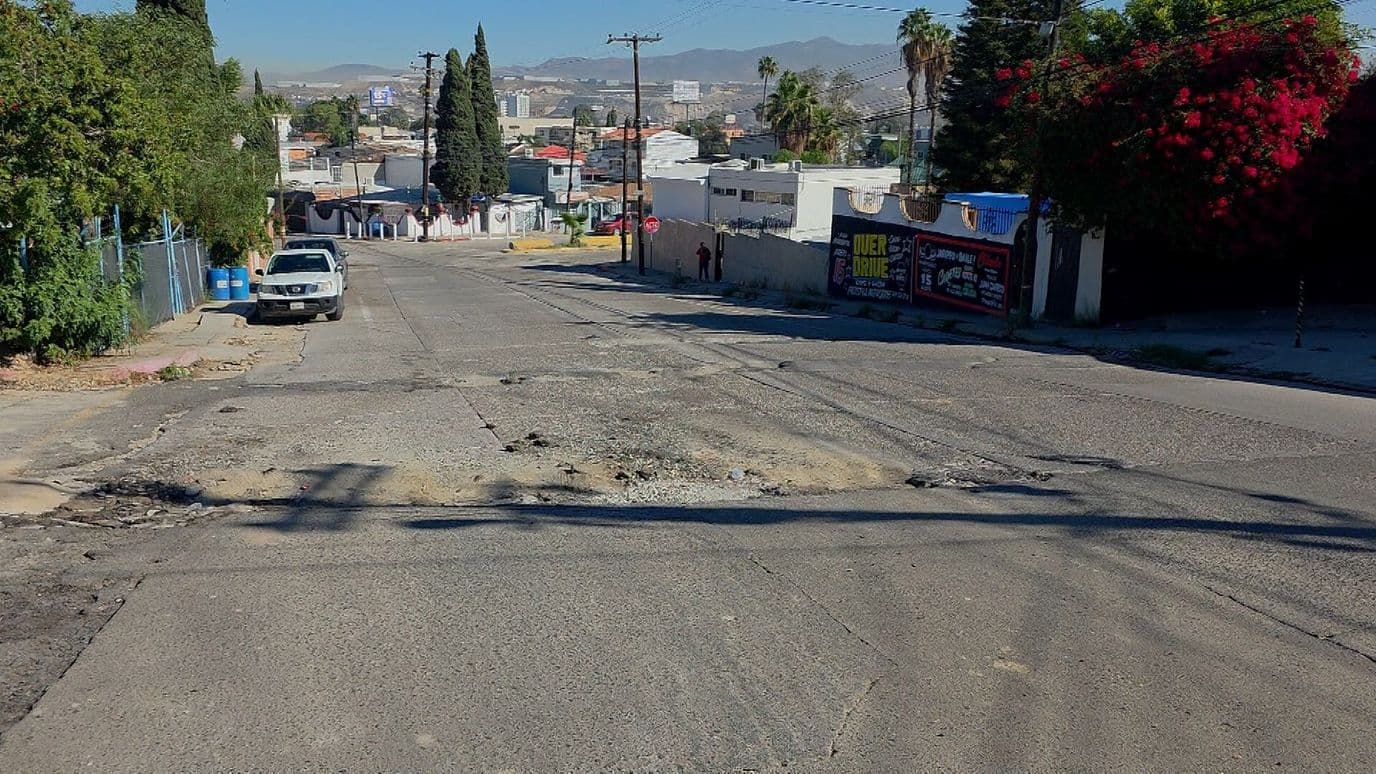 Zanja sin Reparar Desde Hace Tres Meses Afecta Calle de Villa Floresta en Tijuana