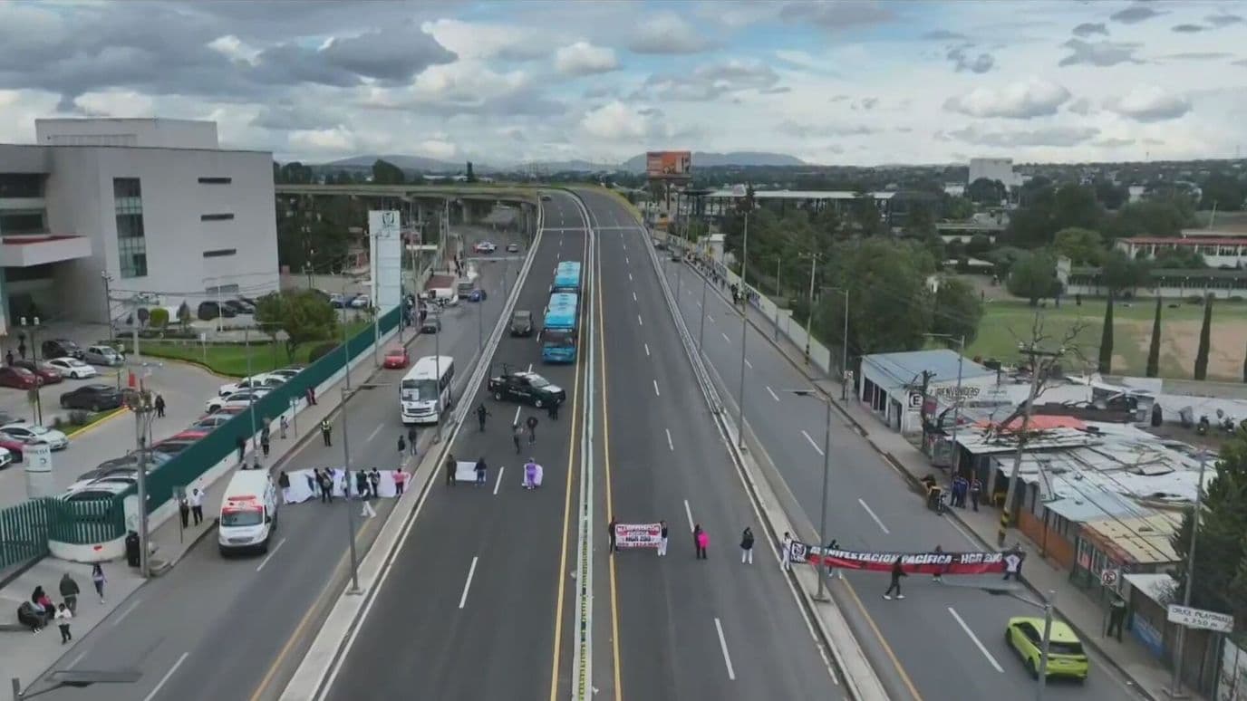 Bloquean Trabajadores IMSS la México-Pachuca por Segunda Ocasión
