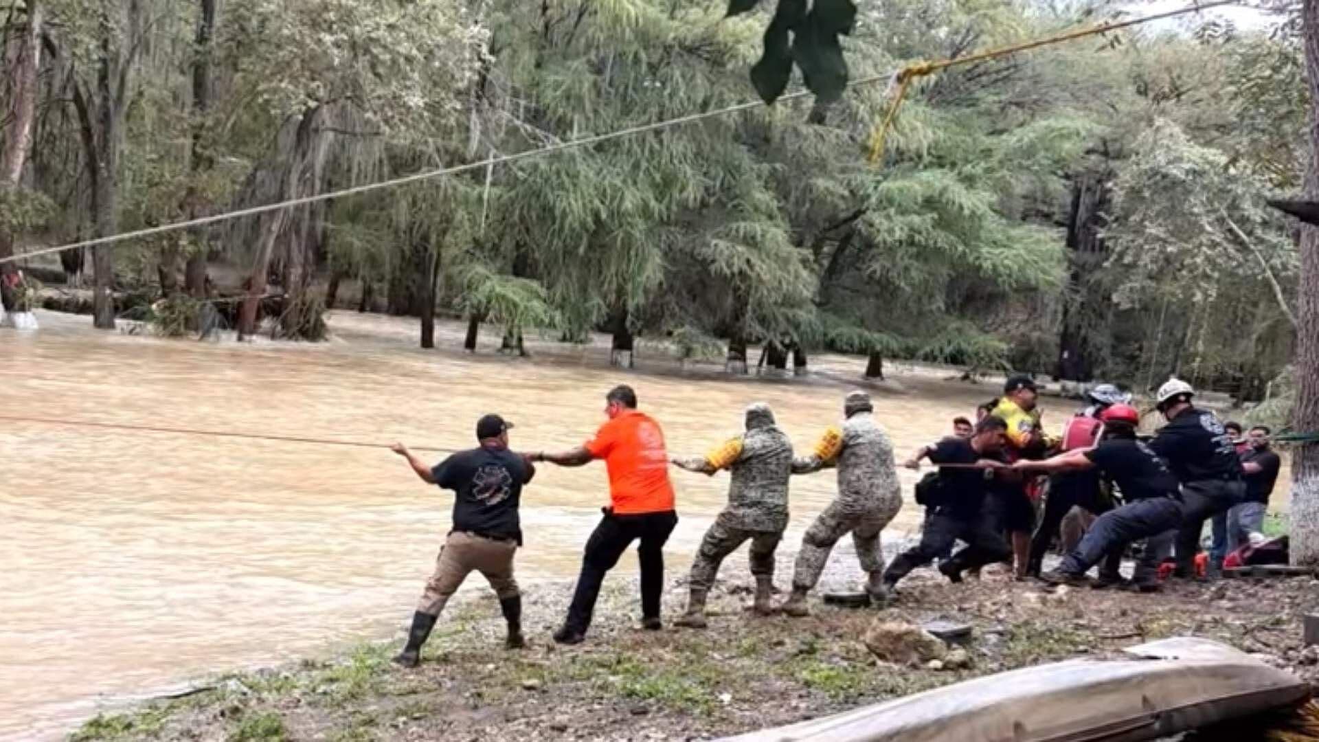 Mujer Queda Atrapada en Corriente de Río San Juan en Santiago, NL