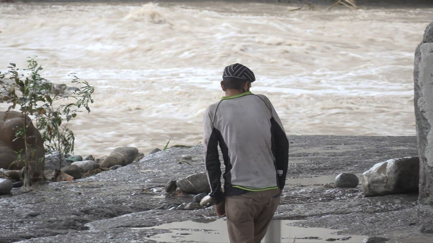 Rescatan a Trabajador Tras Pasar 17 Horas Atrapado en el Río Santa Catarina