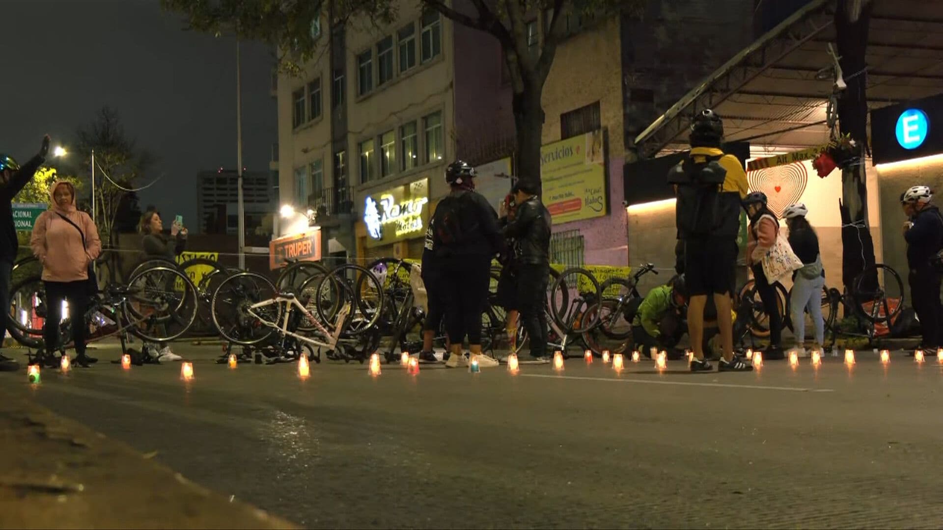 'Ya lo Dejaron Libre': Ciclistas Protestan por Muerte de Mujer Arrollada por Pipero